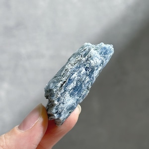 カイヤナイト 原石32◇ Kyanite ◇天然石・鉱物・パワーストーン