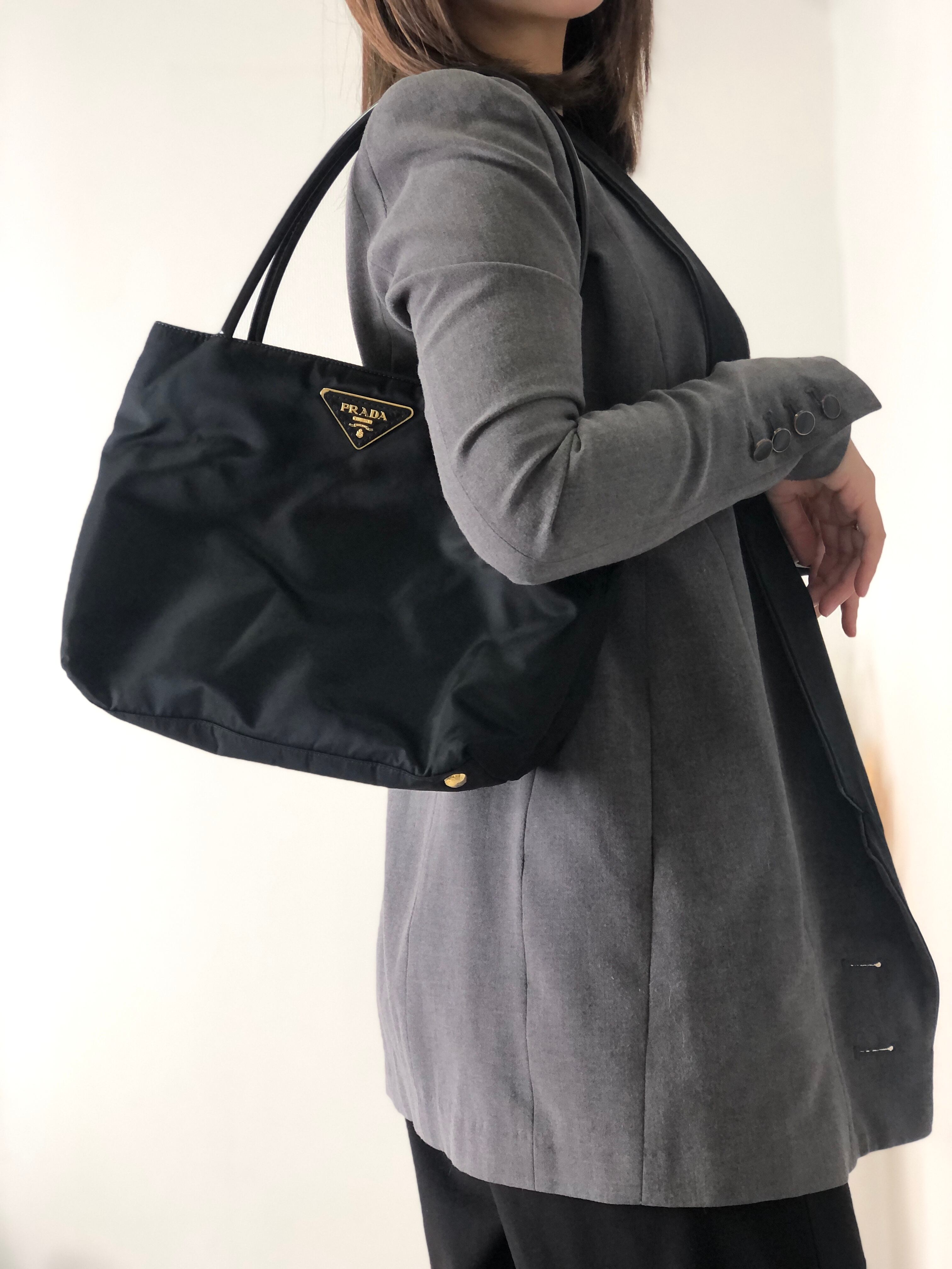 PRADA プラダ ナイロン ハンドバッグ ブラック SV金具 ヴィンテージ PRADA プラダ トライアングルロゴ ナイロン ハンドバッグ ブラック