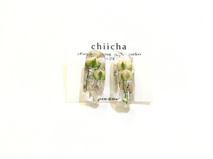 chiicha 鉱石と花のイヤリング