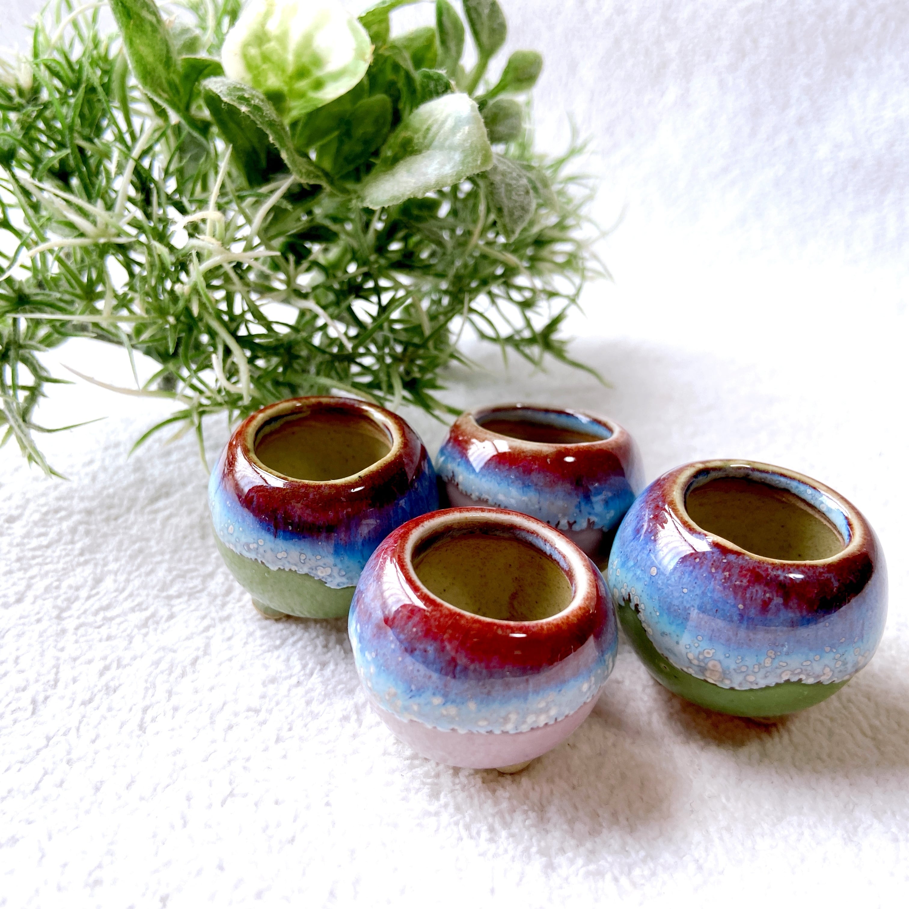 お得4点セット！ 緑色と紫色のミニチュアサイズの陶器植木鉢】 豆盆栽