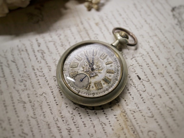銀プレートの懐中時計