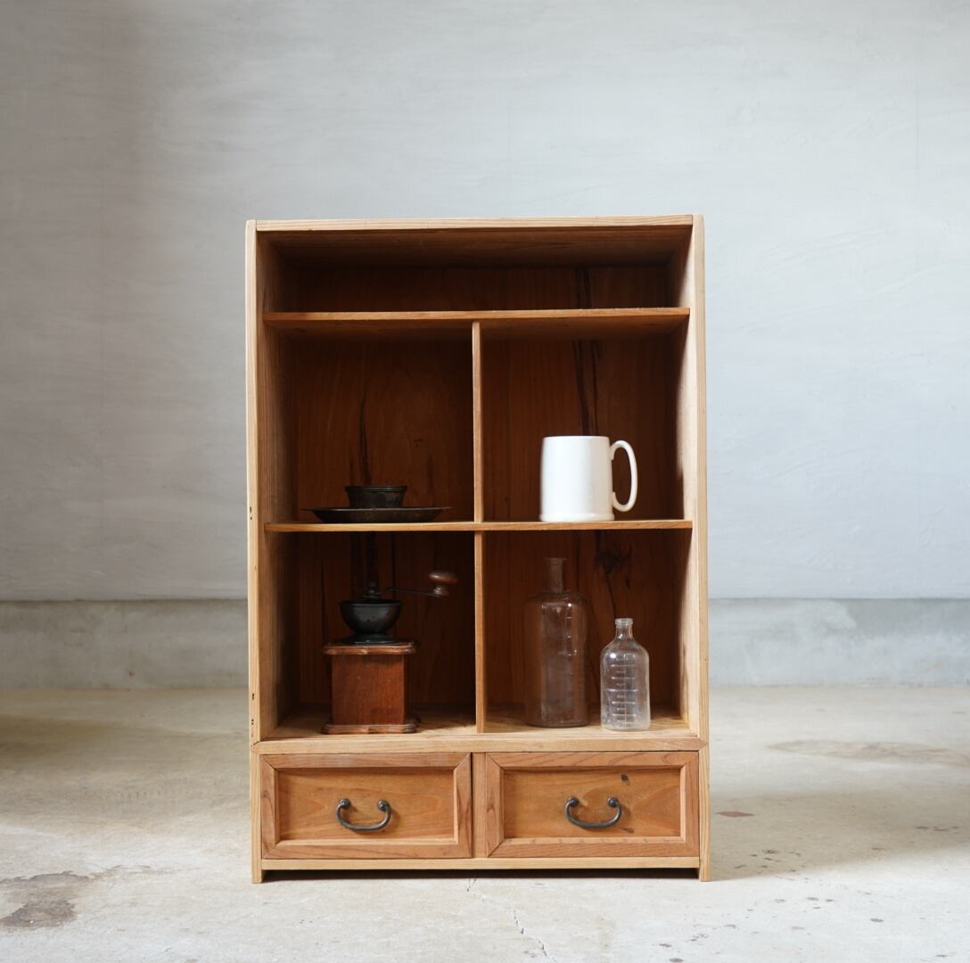古い引き出しの木製棚