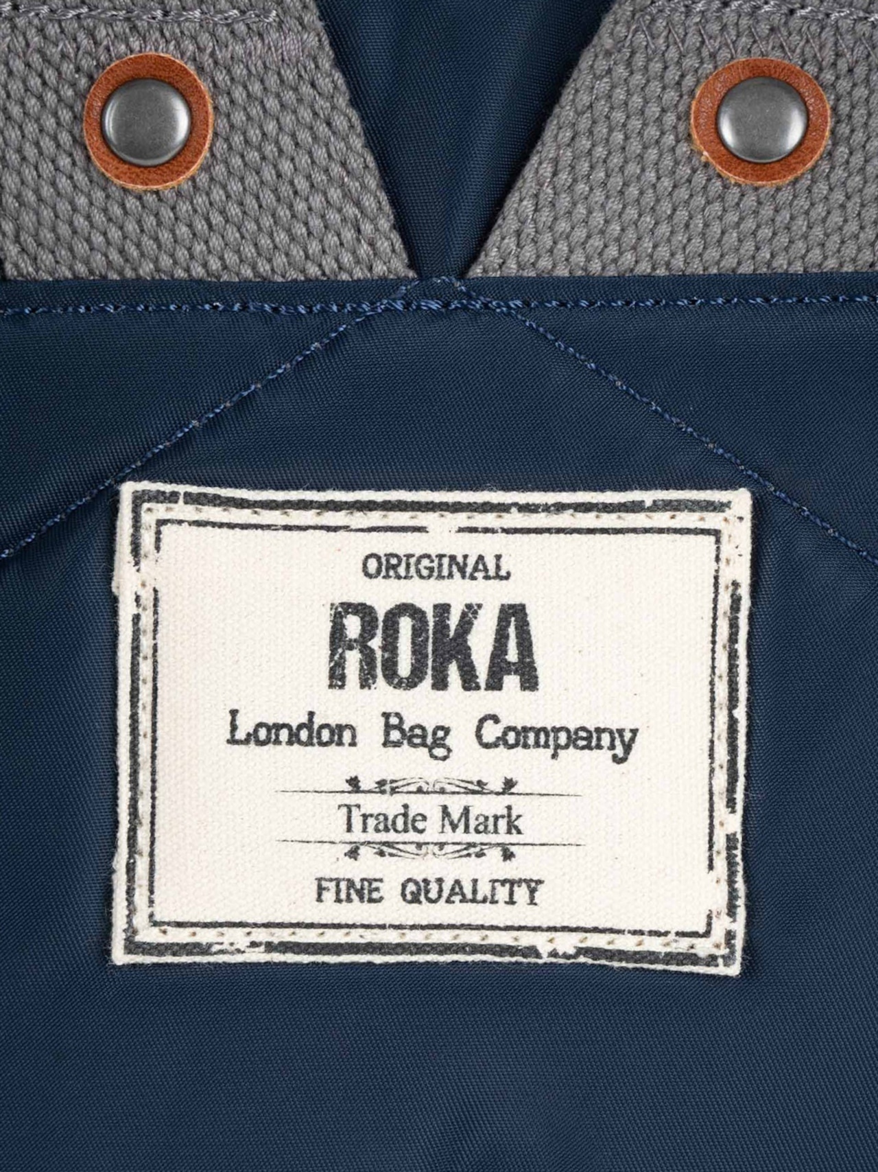 ROKA「BAYSWATER UMBRELLA BAG - MIDNIGHT（リュックと折りたたみ傘のセット）」ー 送料無料