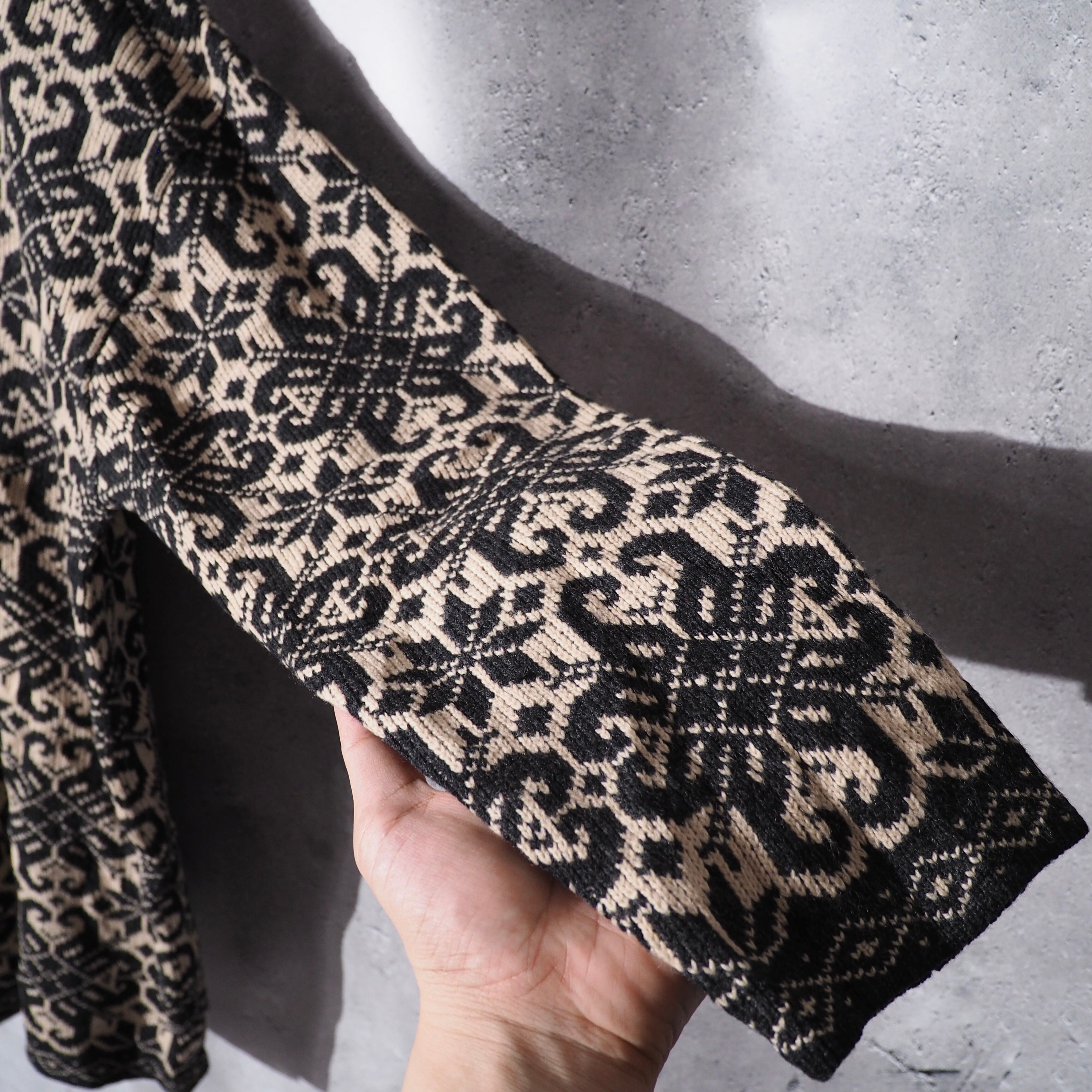 1990s ” AKA Eddie Bauer ” Nordic ethnic pattern embbossed vintage wool knit