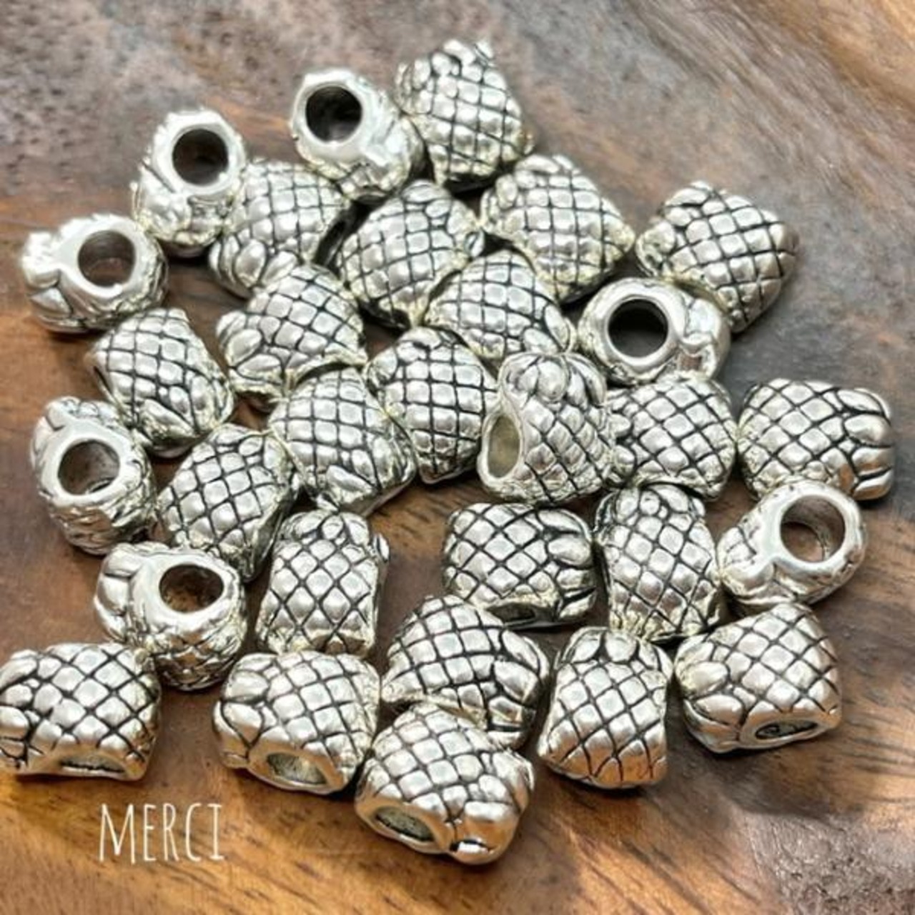 【2個】Ｖパイナップルメタルビーズ/スペーサー/チベット