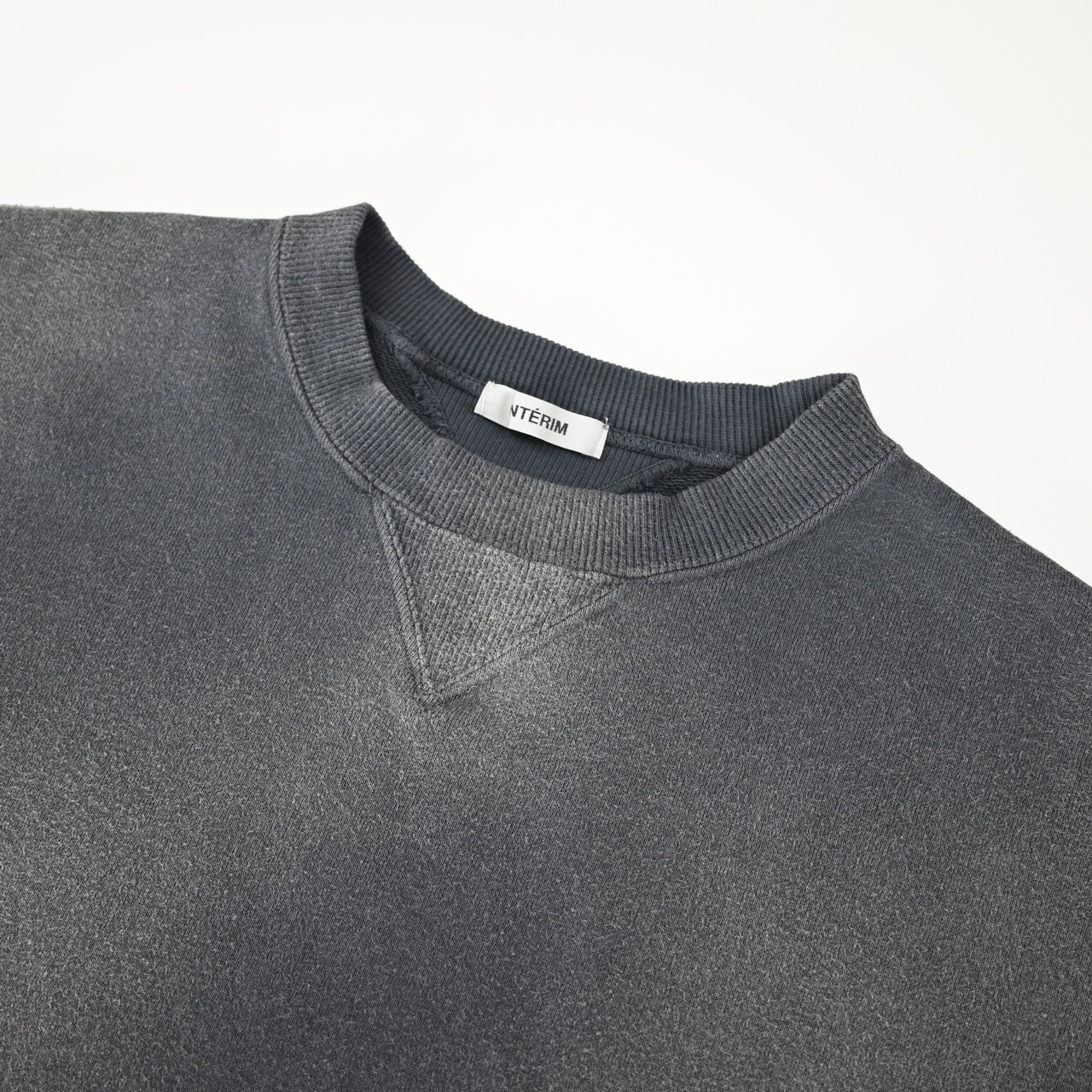 INTERIM / VINTAGE FADE BOTH V-GAZETTE SWEAT SHIRT