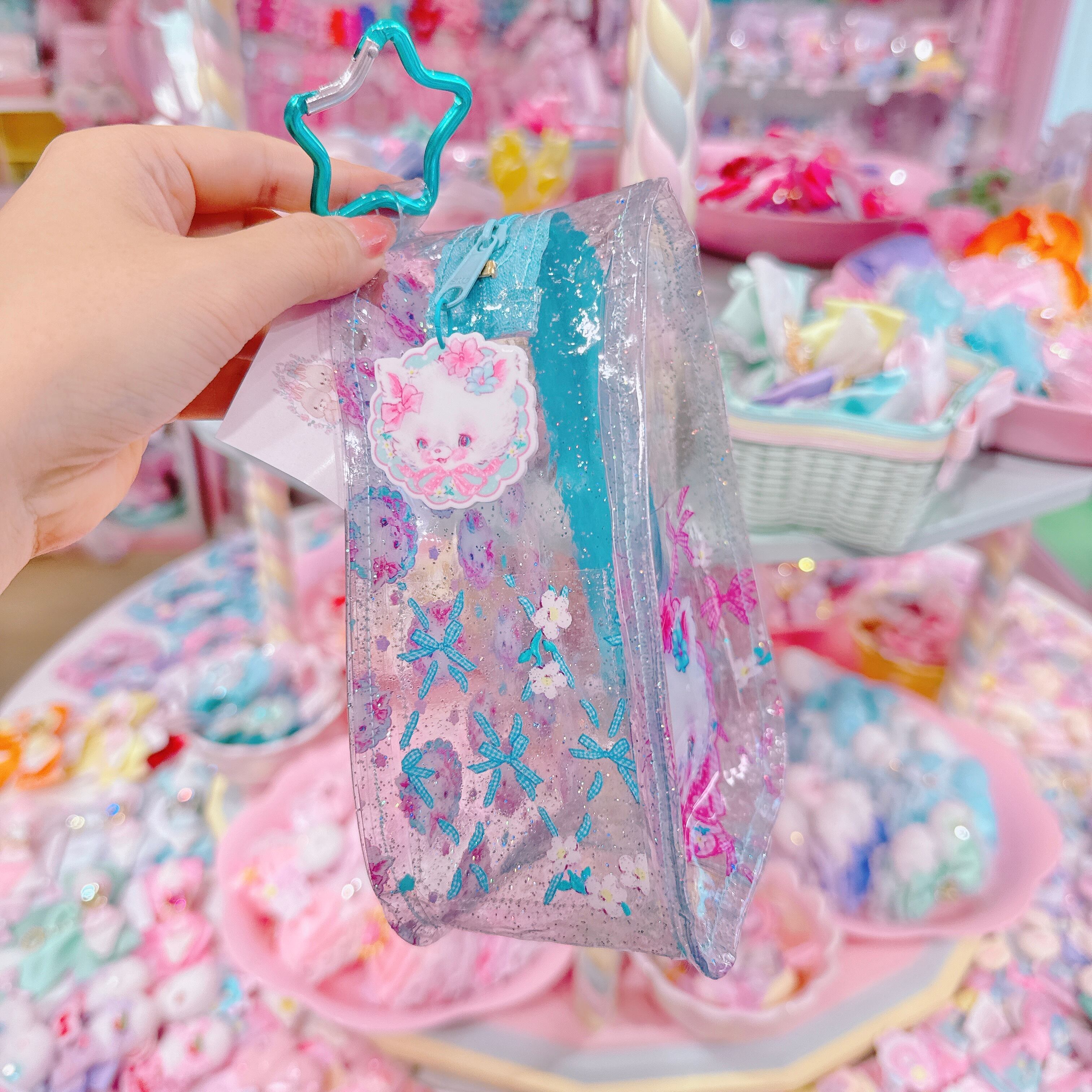 【A2】107-10カラビナ付きお家ポーチ（ぬいぐるみポーチ）