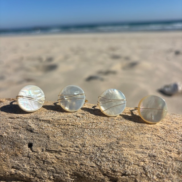 白蝶貝 マザーオブパール リング 真珠の母貝 14KGF 1点モノ サイズ: 調節可能