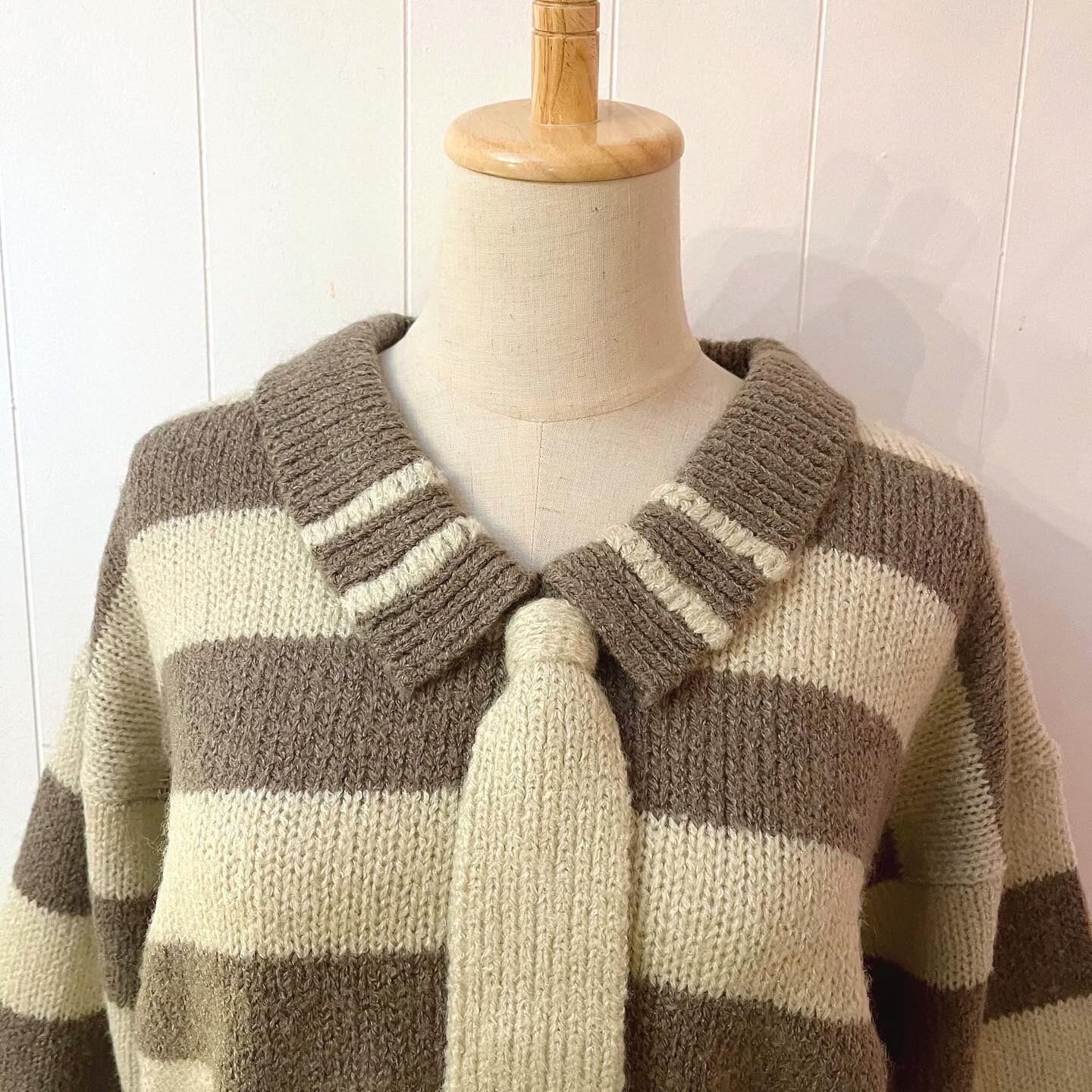 khaki cream border necktie sweater