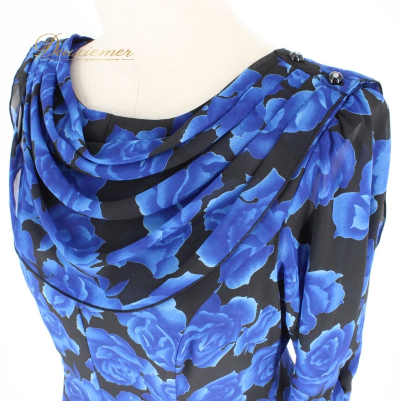 社交ダンス 衣装 Sekine セキネ ドレス スタンダード ブラック系 ブルー系 薔薇 バラ 花柄 ワンピース パーティ衣装 ステージ衣装 長袖 青 黒 社交ダンス衣装 Lサイズ 日本製 スタンダード用 フラワー柄 薔薇柄 バラ柄 花柄プリント ロング丈 袖あり ロングワンピース フレアスカート きれいめ フォーマル ラテンではない スカート裾 シフォン風感 裏地あり パーティードレス 発表会 記念日 イベント ローズプリント 青バラ 花モチーフ バックスファスナー 黒地 結婚式二次会 和装卒業式