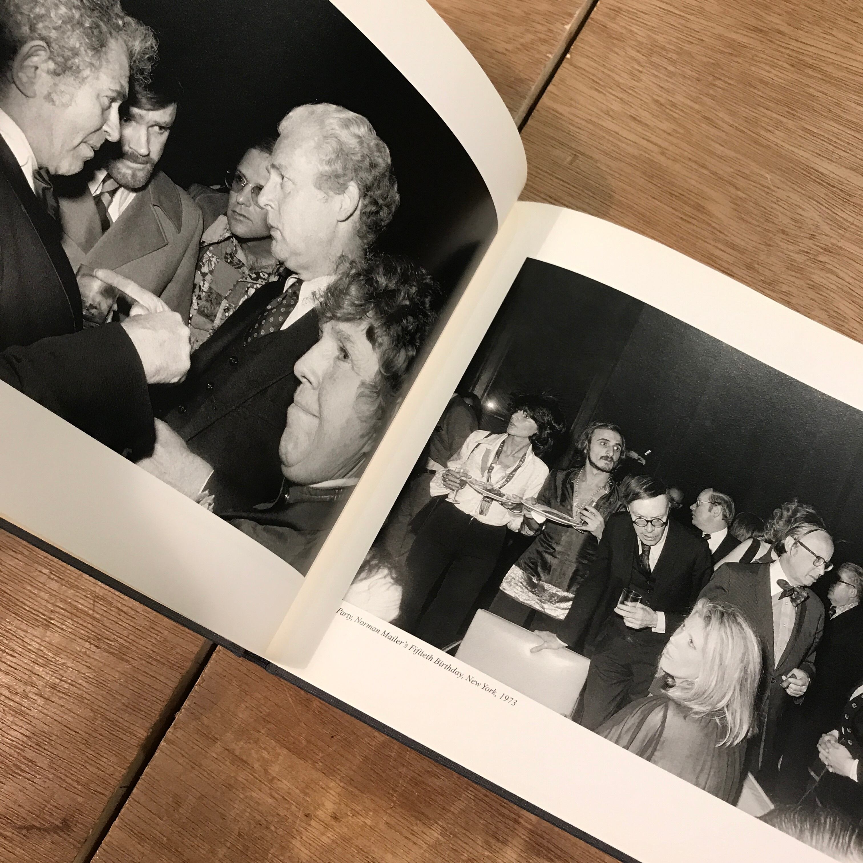 Public Relations / Garry Winogrand | 百年