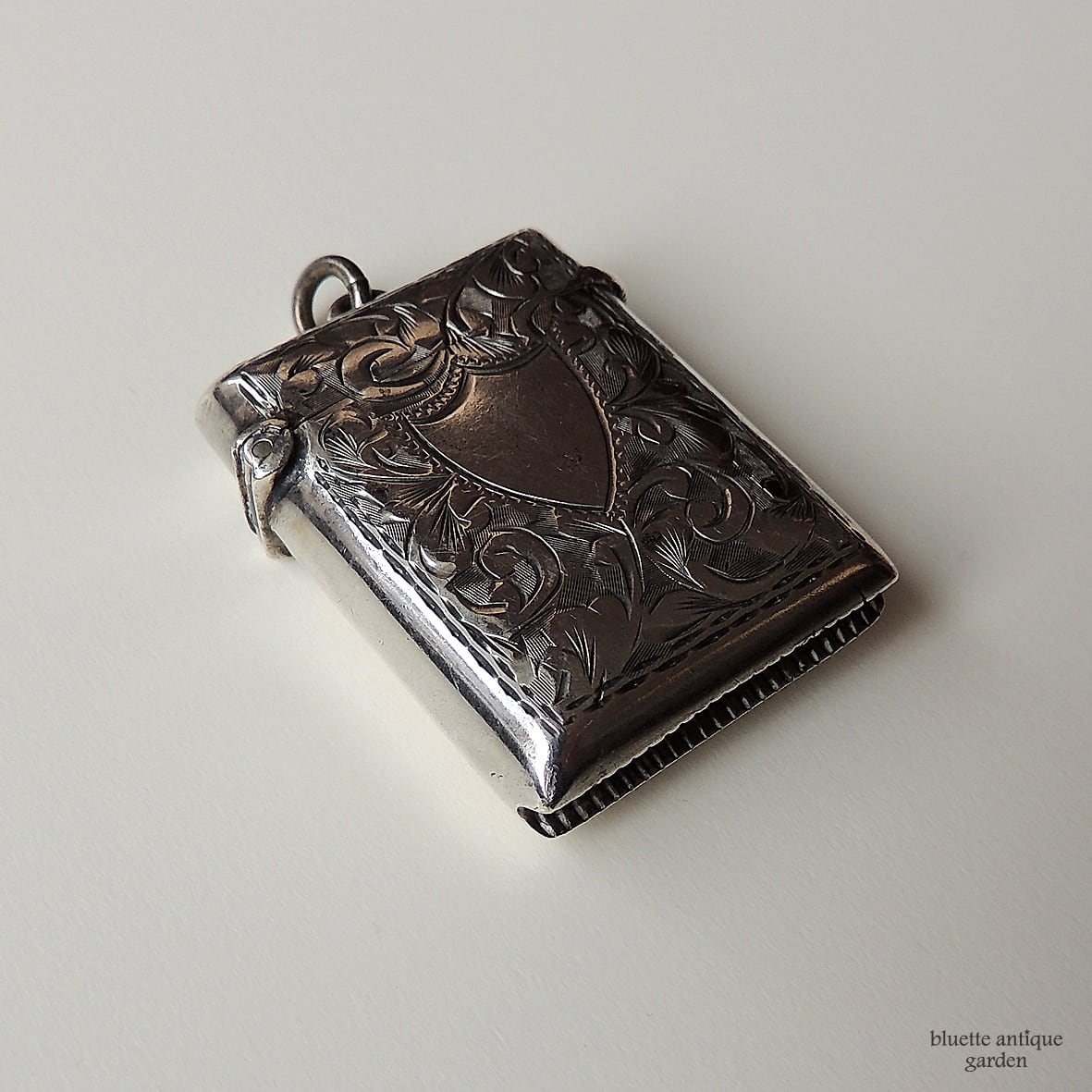 英国アンティーク スターリングシルバー ヴェスタケース【アカンサス