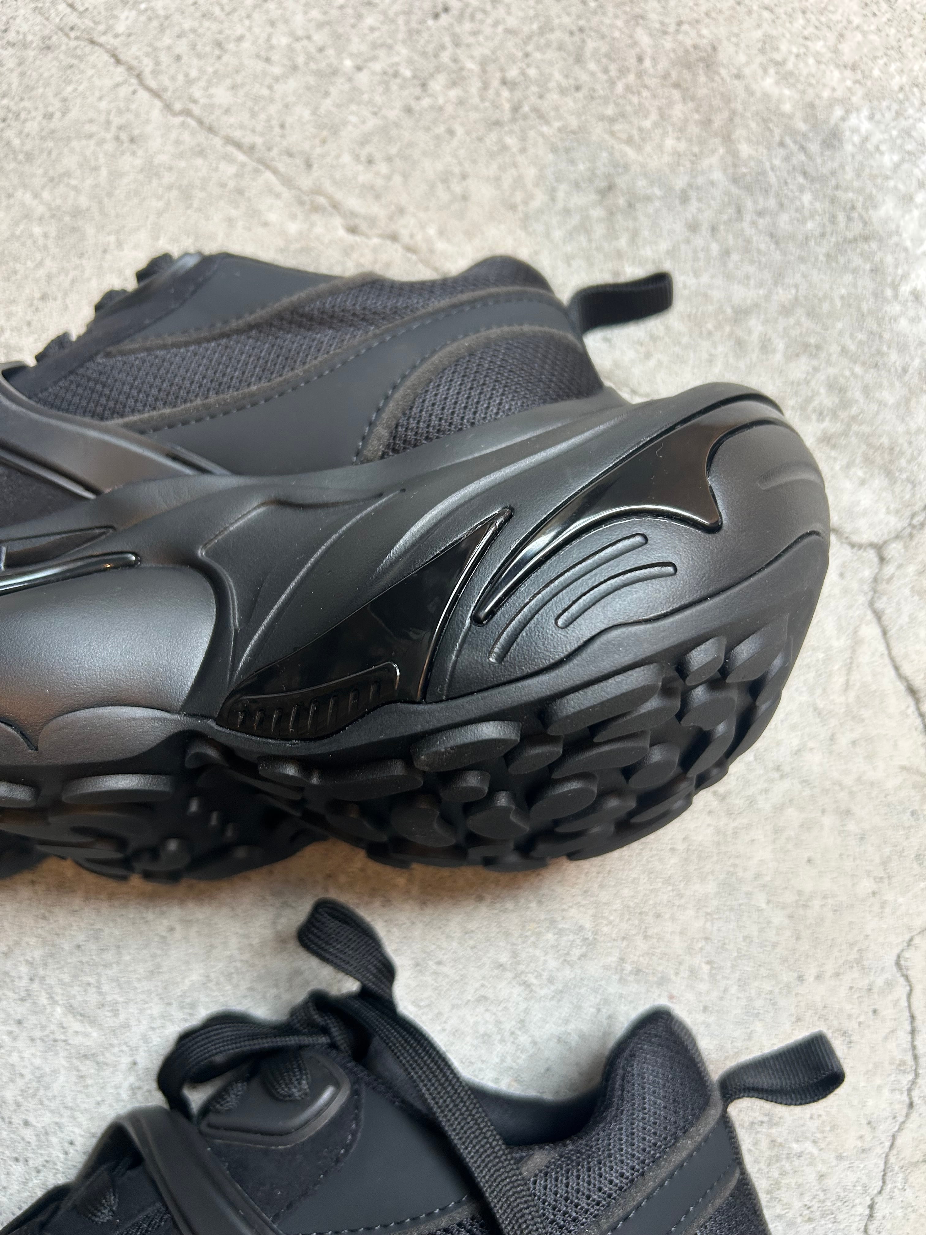 MIKIOSAKABE Multiverse Runner Black | AAR