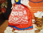 民族衣装のお人形 花かご スリープアイ 画像6