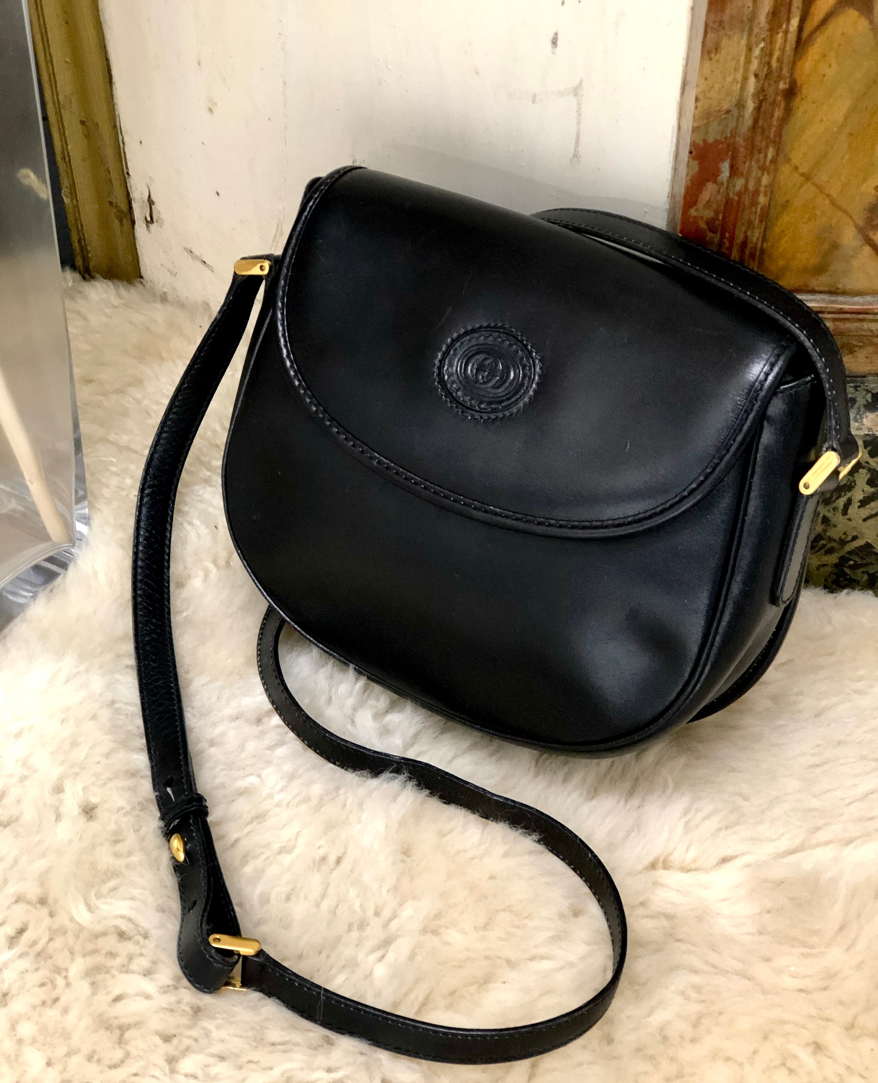 GUCCI グッチ　GG型押し　レザー　ラウンド　クロスボディ　ショルダーバッグ　ブラック　vintage　ヴィンテージ　オールドグッチ　cby5c3  | VintageShop solo powered by BASE