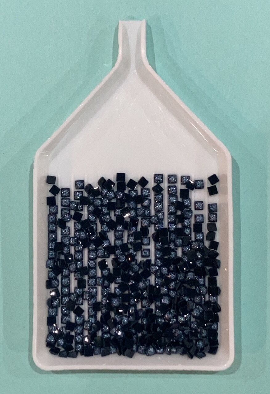 【823番】フェアリーダストビーズ⭐︎四角(square)ビーズ 5g入り