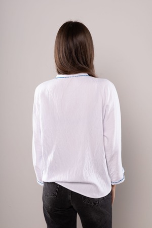 ウクライナ刺繍ヴィシヴァンカ クロスステッチ　手刺繍　ブラウス　麻　レディース・フリーサイズ