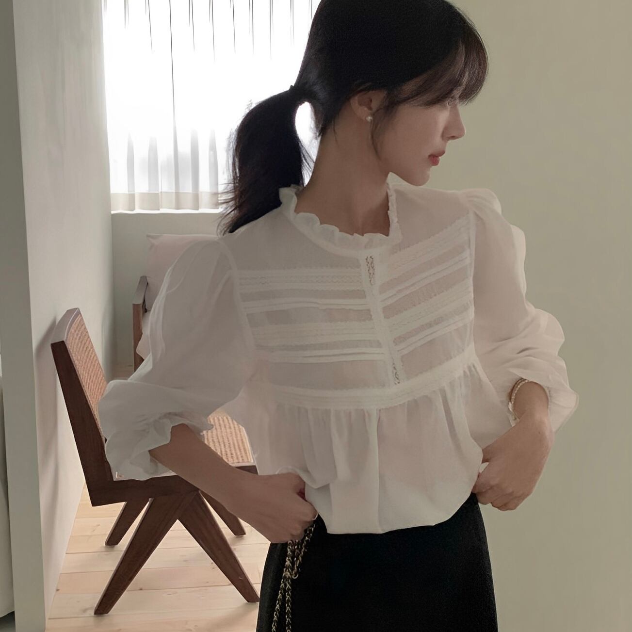 ネックフリルフレンチブラウス.1360