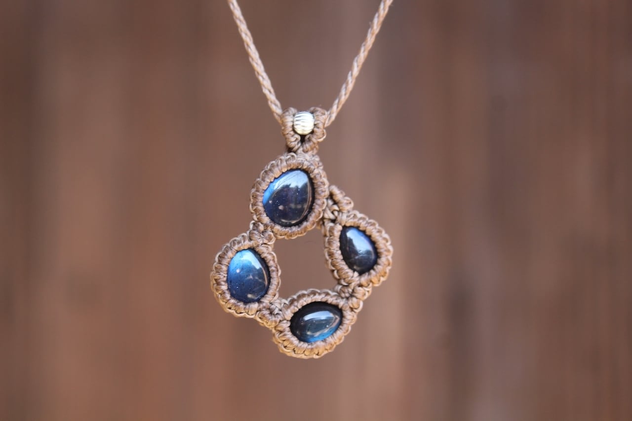 Labradorite mix micromacrame circulation  pendant