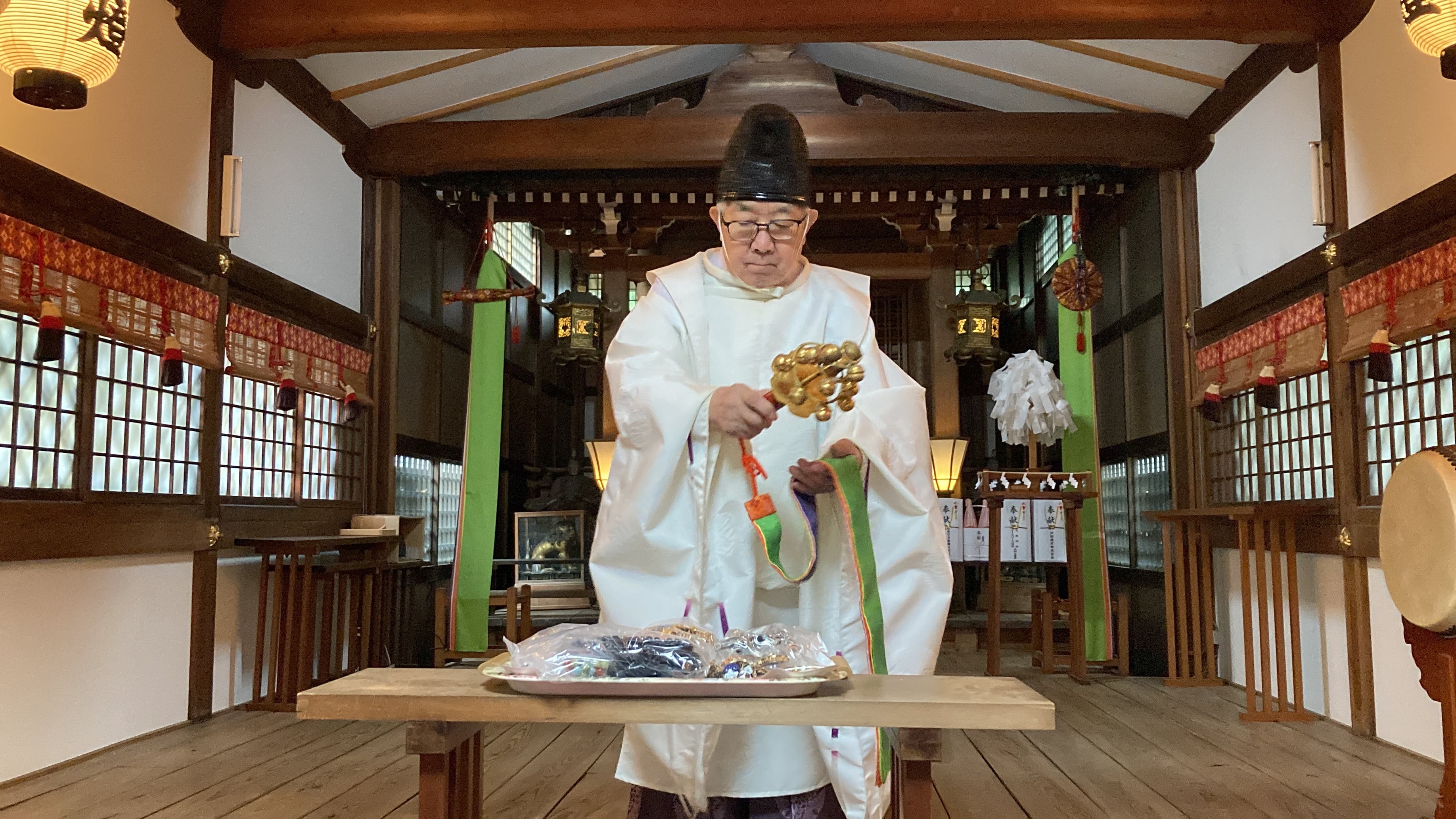 No,53 子天狐守り 白 キツネのお守り 天然石・アラゴナイト付き