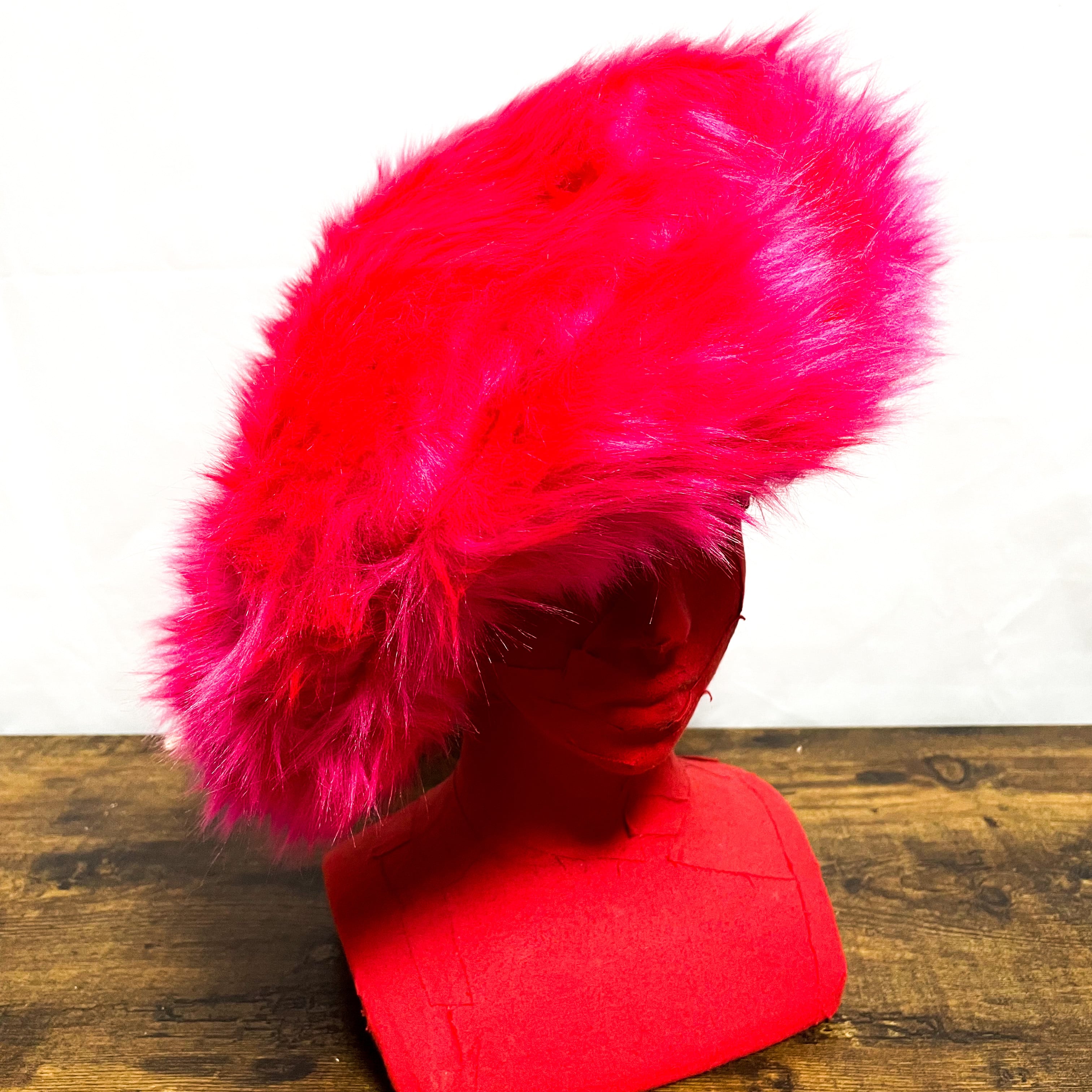 UNFINISHED蛍光ピンクファーベレー帽 | UNFINISHED