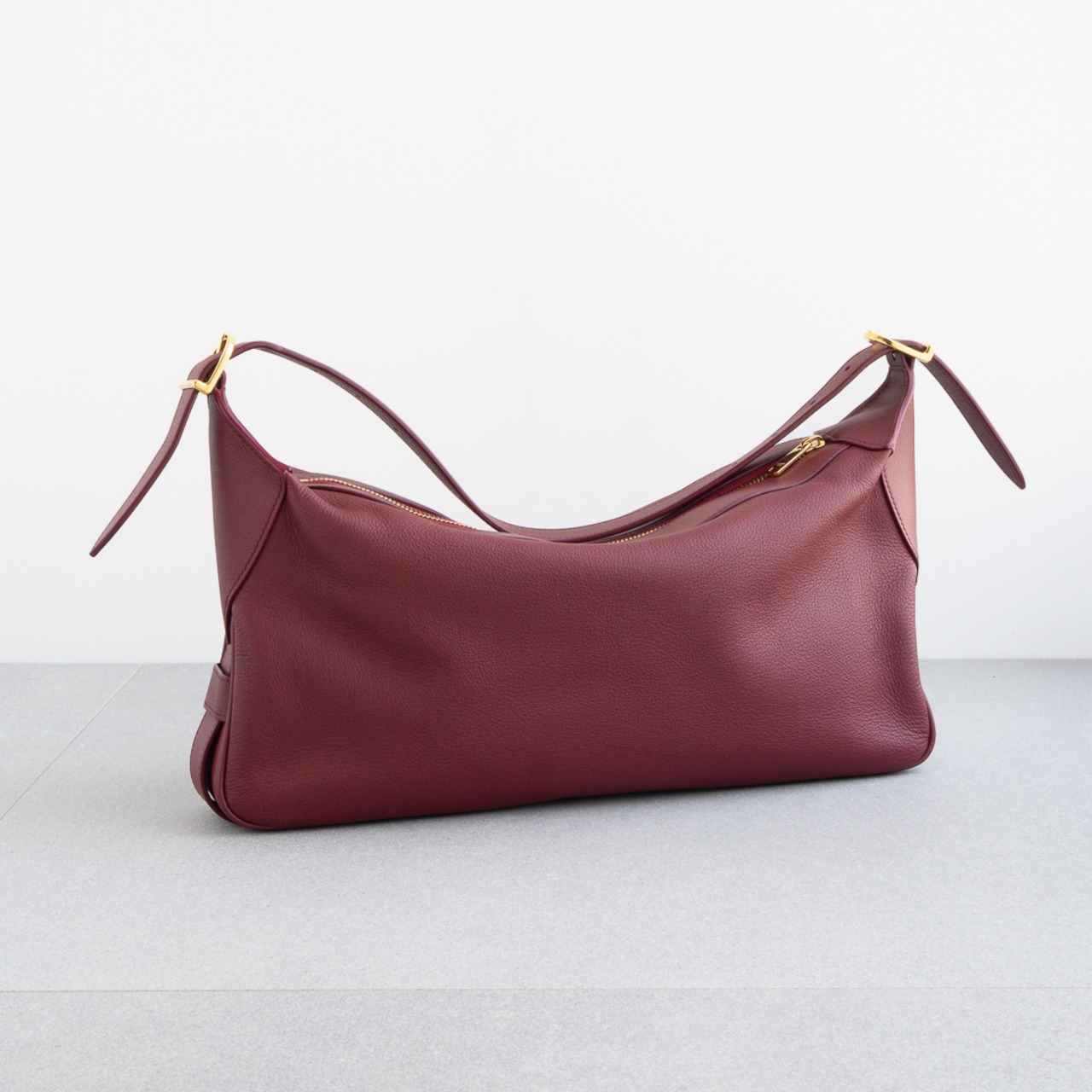 セリーヌ ロミー ミディアム カーマイン レッド ショルダーバッグ