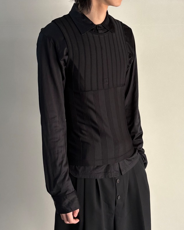 【GIVENCHY】slim fit no sleeve top