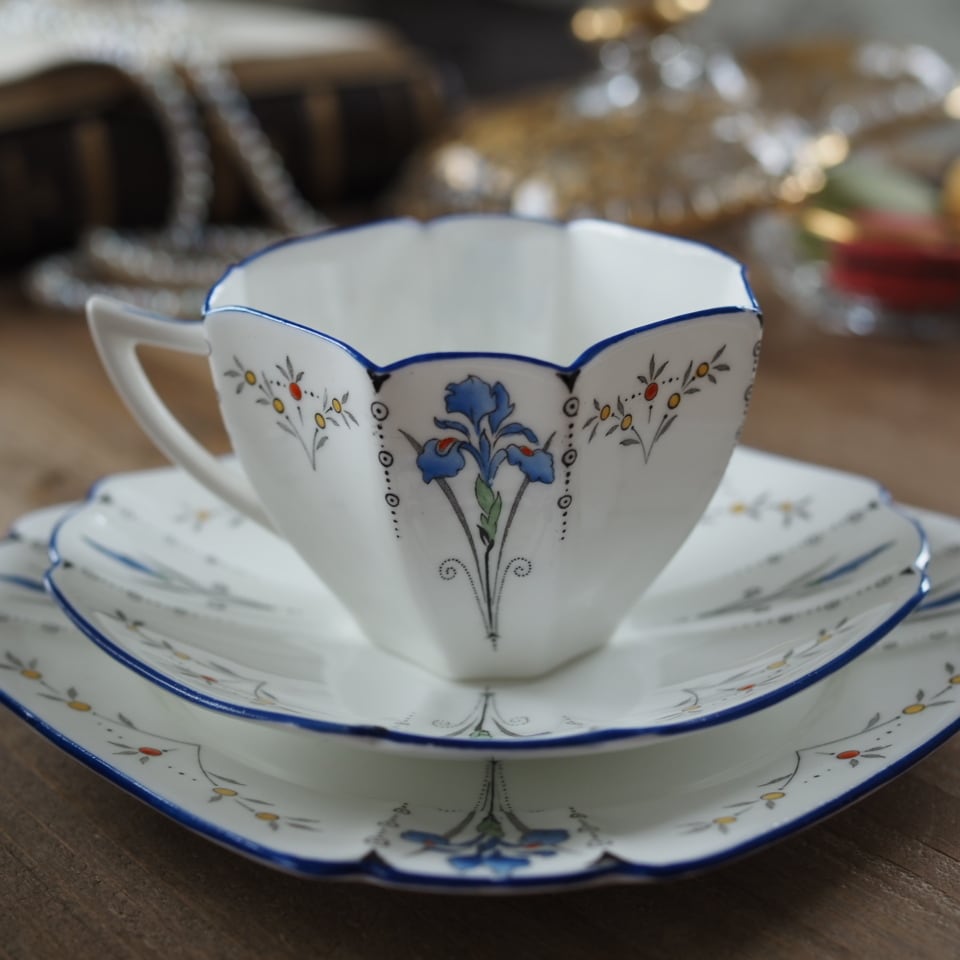 タロット18 月 】英国シェリーShelley クイーンアン アイリス トリオ