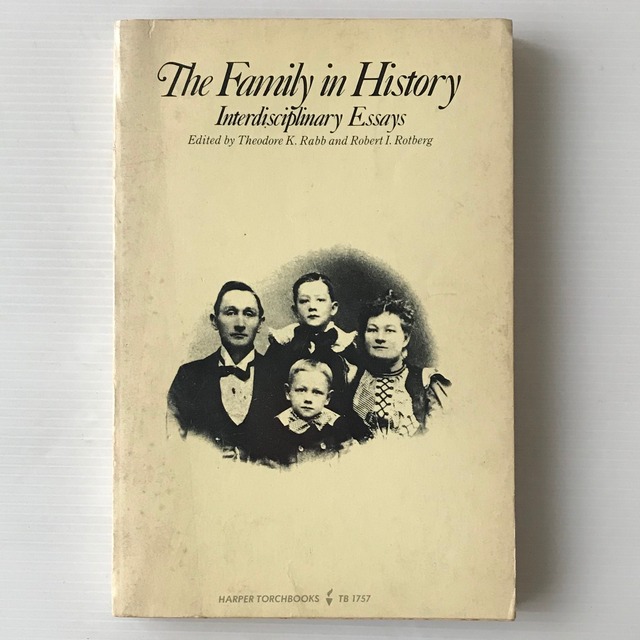 The Family in history : interdisciplinary essays ＜Harper torchbooks＞  Edited by Theodore K. Rabb and Robert I. Rotberg  Harper & Row