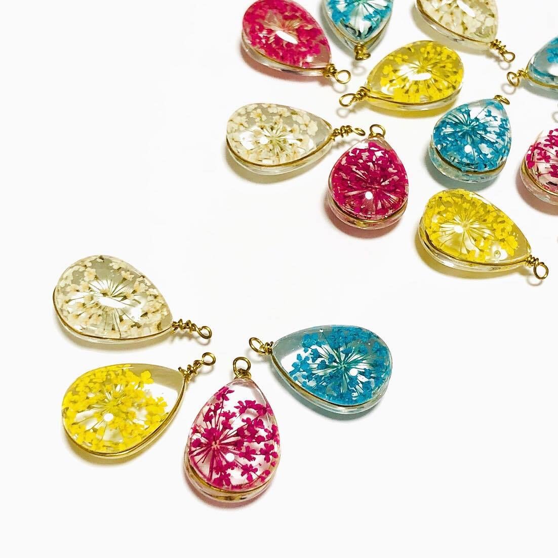再入荷〉押し花入りしずくチャーム | Dua-アクセサリーパーツショップ