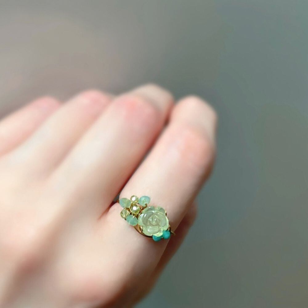 【4月制作作品】プレナイト 薔薇 ワイヤーリング | 瑞々しいイエローグリーンが優しく光る花の指輪