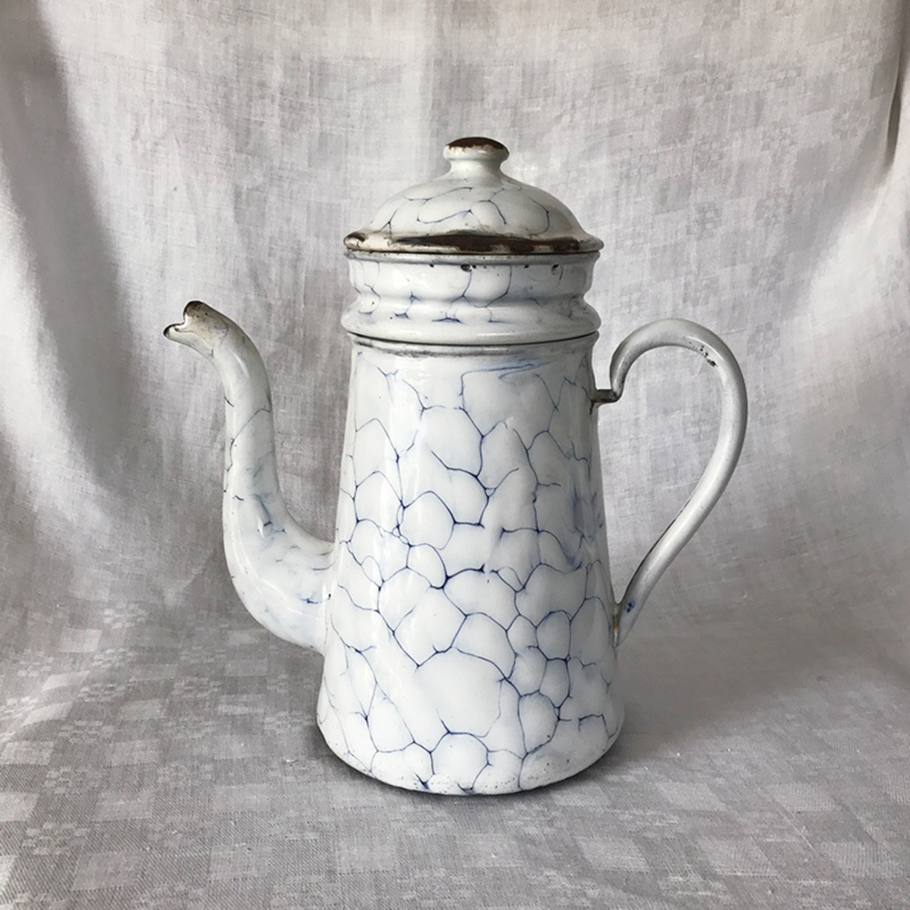 白いコーヒーポット 盛り上げペイント 花器に