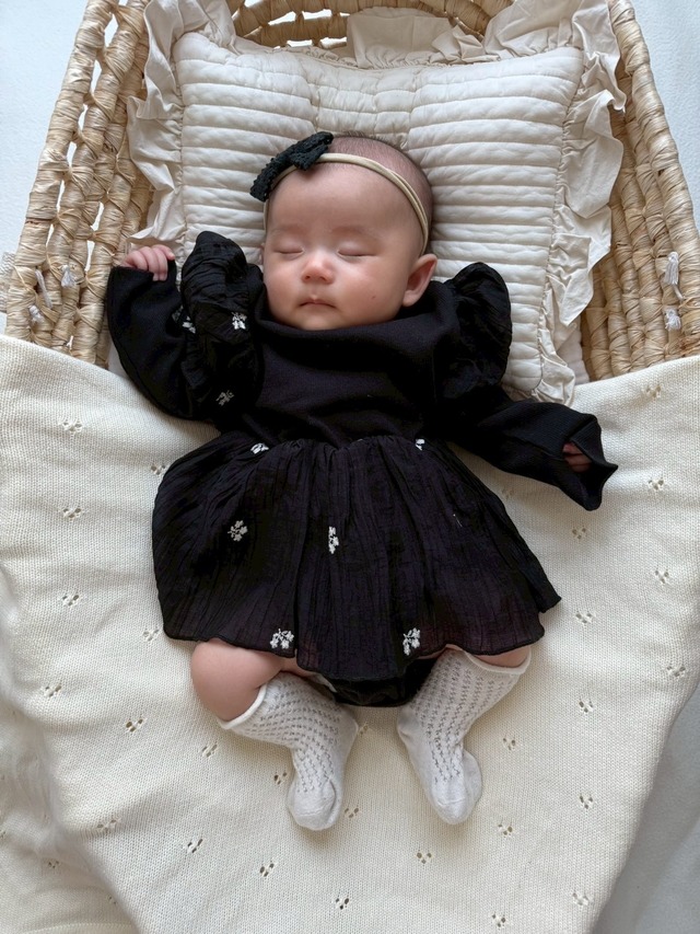 2126 flower embroidery rompers / jen