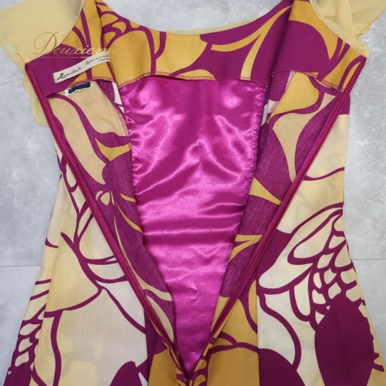 フラダンス 衣装 ワンピース ドレス パープル系 ティアレ柄 イエロー系 ノースリーブ フリル シースルー かわいい 華やか 鮮やか 明るい ハワイアン アロハ ハワイアンプリント フラ ダンス レッスン 練習 ノースリーブドレス フラ衣装 明るい色