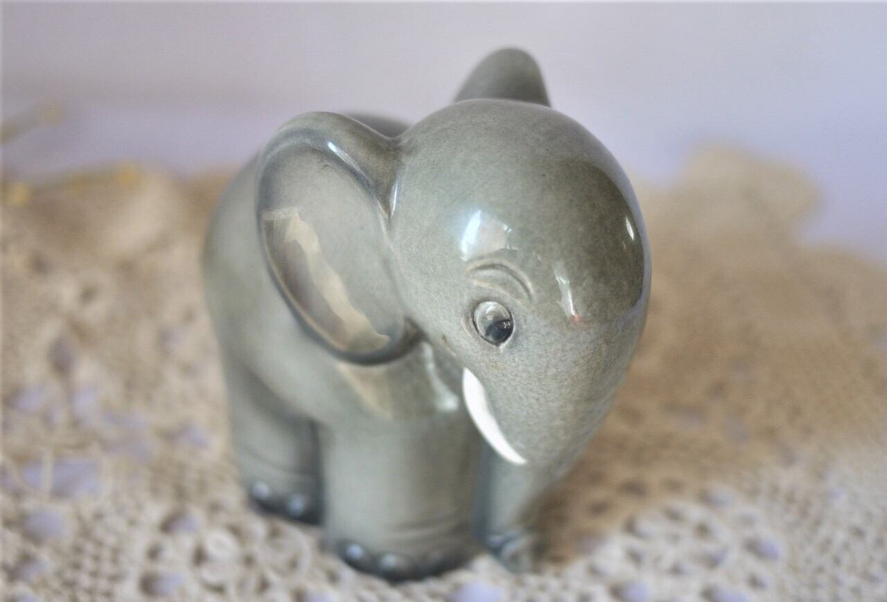 Hummelフンメル人形 小象の貯金箱 ゲーベル Goebel coin Bank