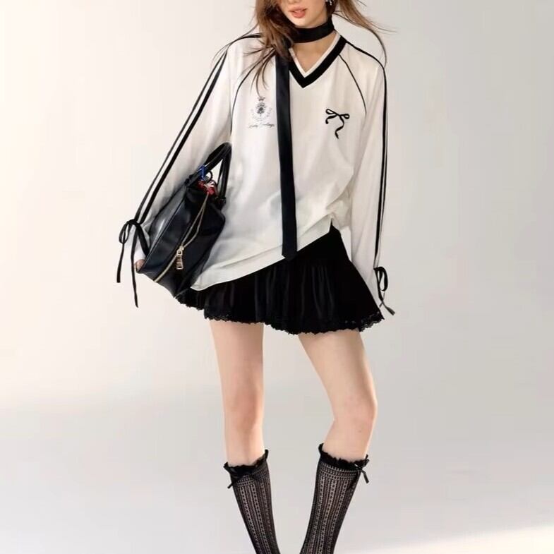 スポーティーVネックリボントップス