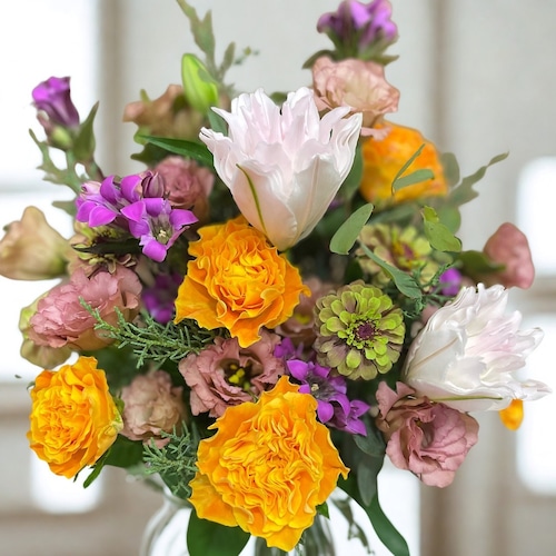 【木場店限定　店頭受取専用】季節のお花オレンジのお任せアレンジメント 画像