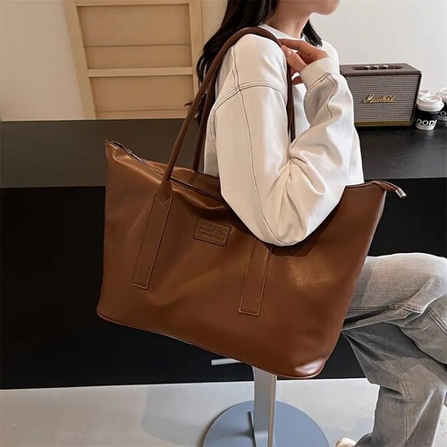 大容量バック レディースバック ２色 黒 茶 トートバック 無地 ボディバック 仕事カバン デイリーバック