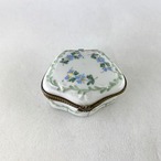 陶器の小物入れ　　植物手描き　葉っぱレリーフ　 19otg16-3