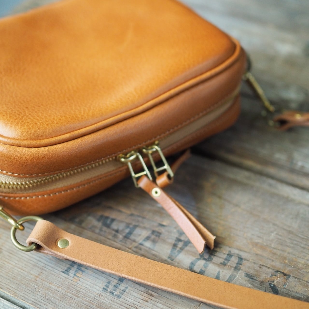 Pinkoro/スクエア型ミニショルダーバッグ | GUILD LEATHER WORKS
