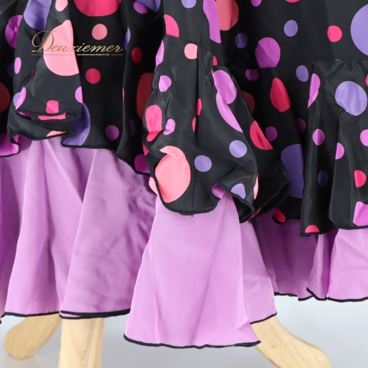 フラメンコ 衣装 ツーピース セットアップ 黒 紫 ピンク ファルダ スカート トップス ブラウス ブラック系 パープル系 ピンク系 atelier Bellissima アトリエベリッシマ 紫 フリル ボランテ フラメンコ衣装 演出服 ドット柄 可愛い スタイリッシュ おしゃれ ダンス衣装 レディース パーティー衣装 スカート ブラックドット 紫ドット ピンクドット エレガント フェミニン