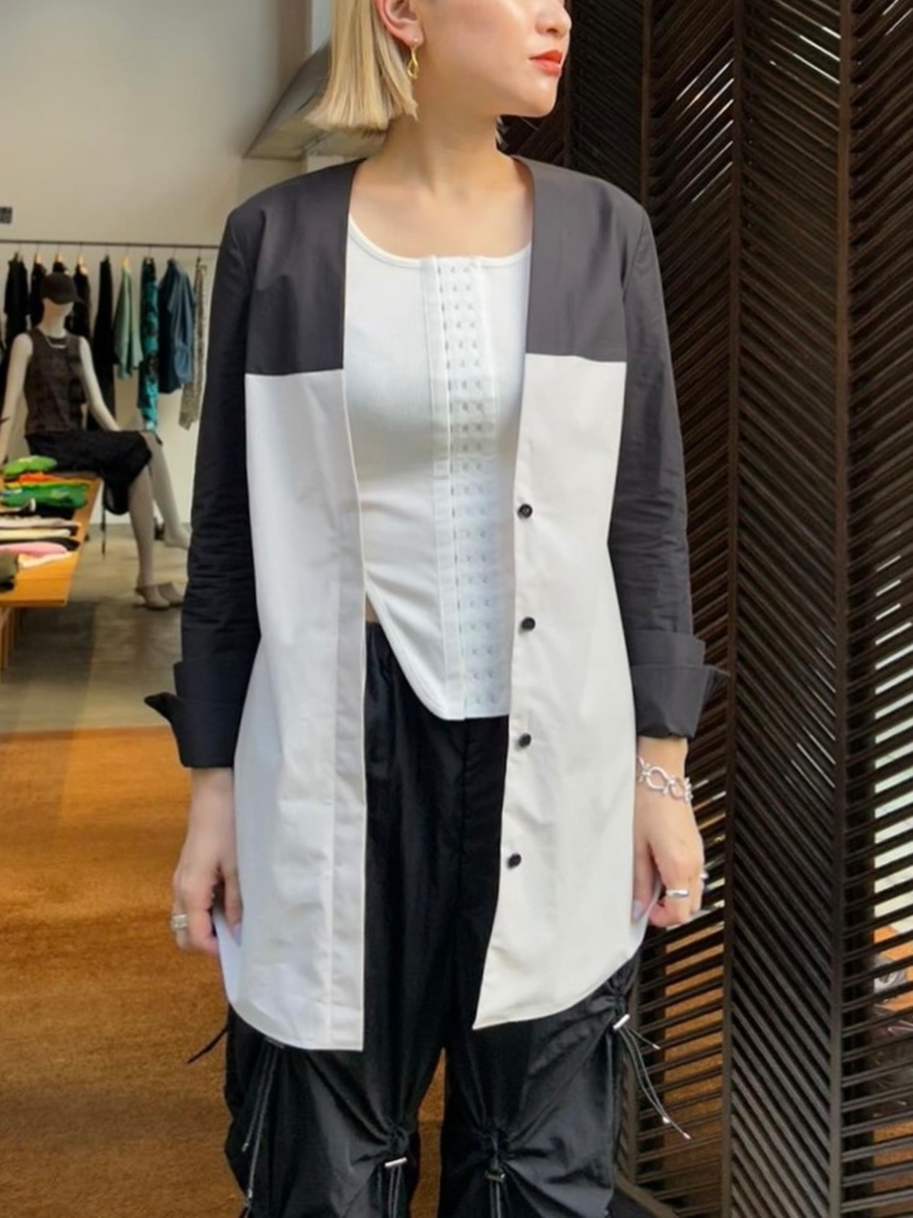 【24SS】GURTWEIN ガーウィン / deep V-neck slim-fit tailored shirt / シャツ - 1