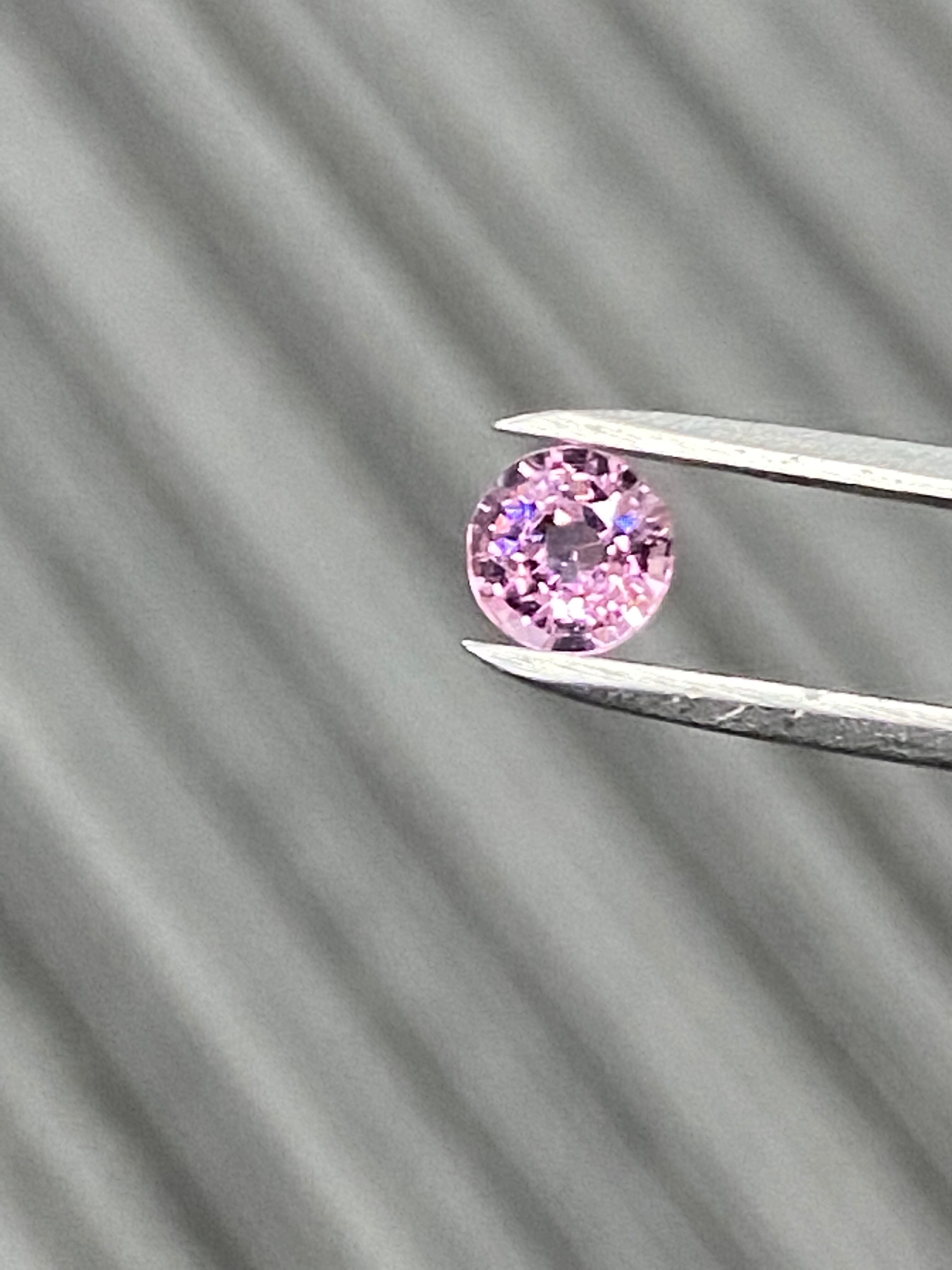 ピンクスピネル　イヤリング用ペア　0.71ct / 0.62ct