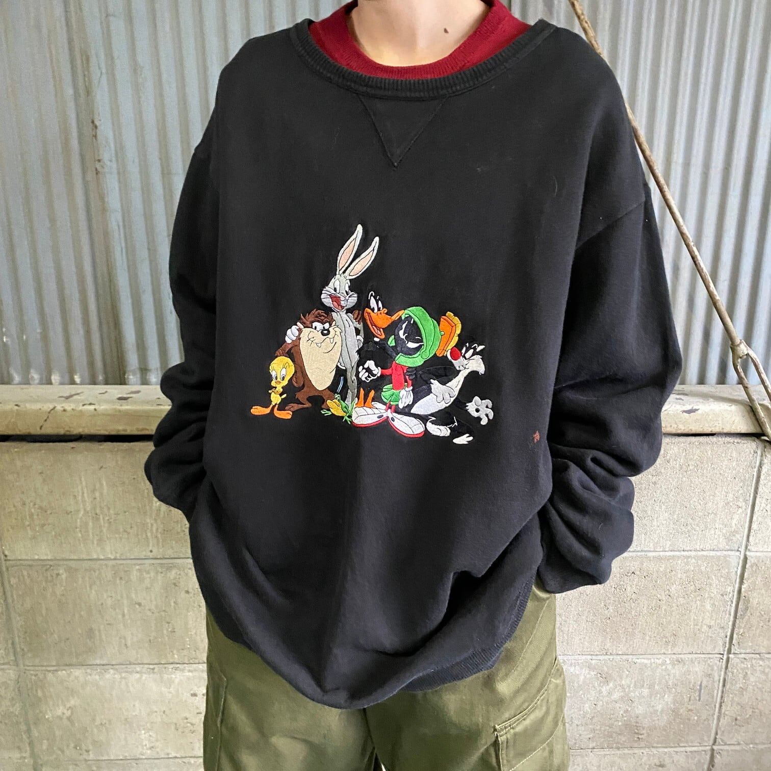 LOONEY TUNES  スウェット 刺繍ロゴ 黒 ブラック アニマル