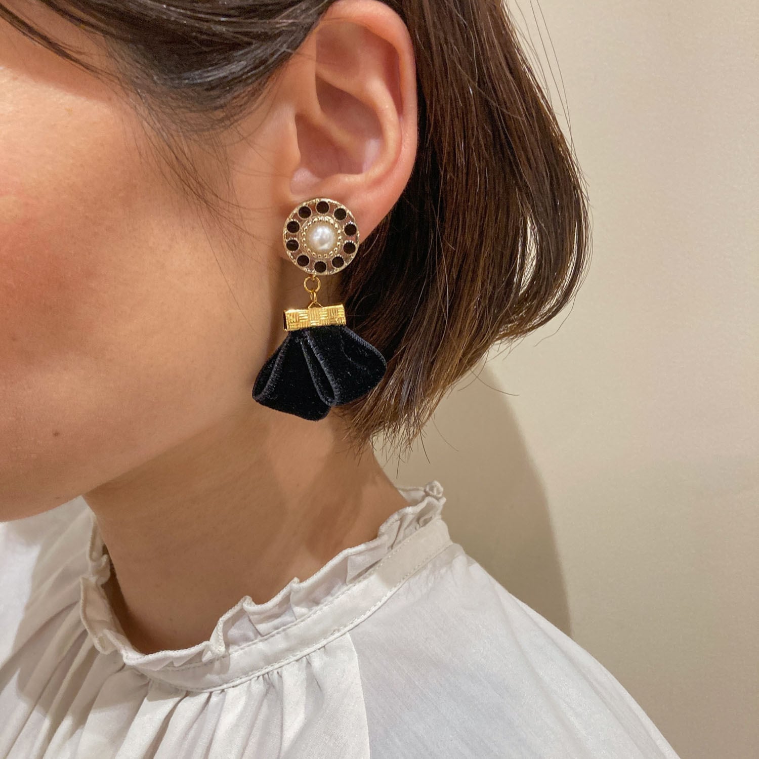 1点のみオルテガタッセルリボンネイティブ白黒ピアスイヤリング