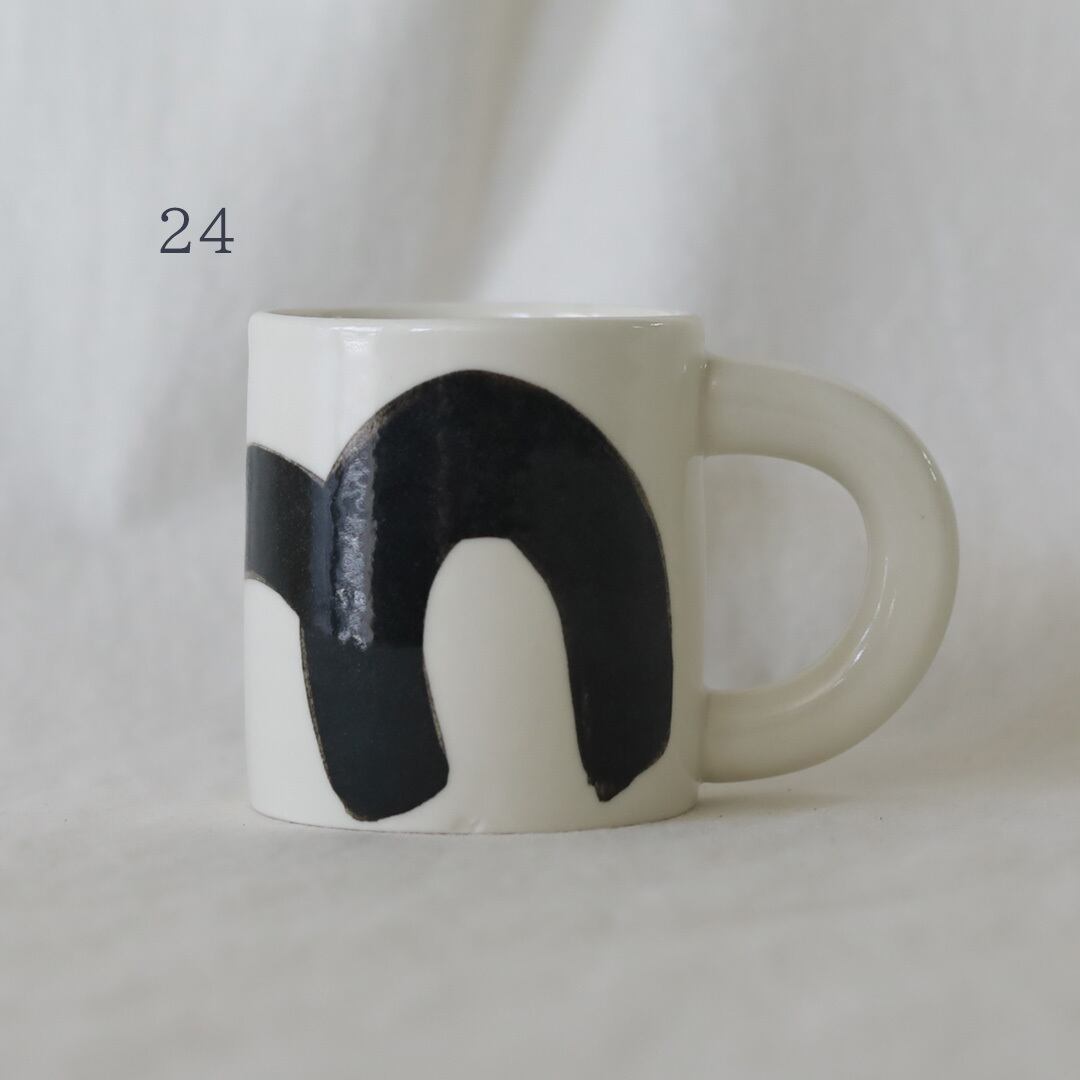 陶磁器の絵 ポルトガル製 輸入雑貨 美しい伝統柄の陶器絵皿 ホワイト ピンク