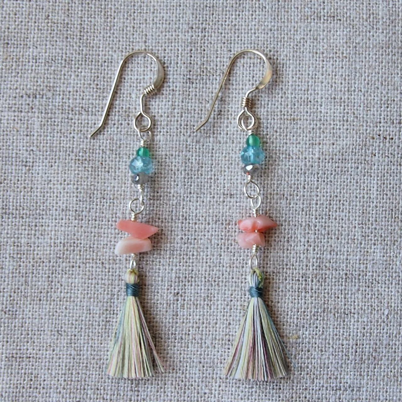 ピンク珊瑚/手織り絹糸/タッセルピアス | ChocoRal Jewelry
