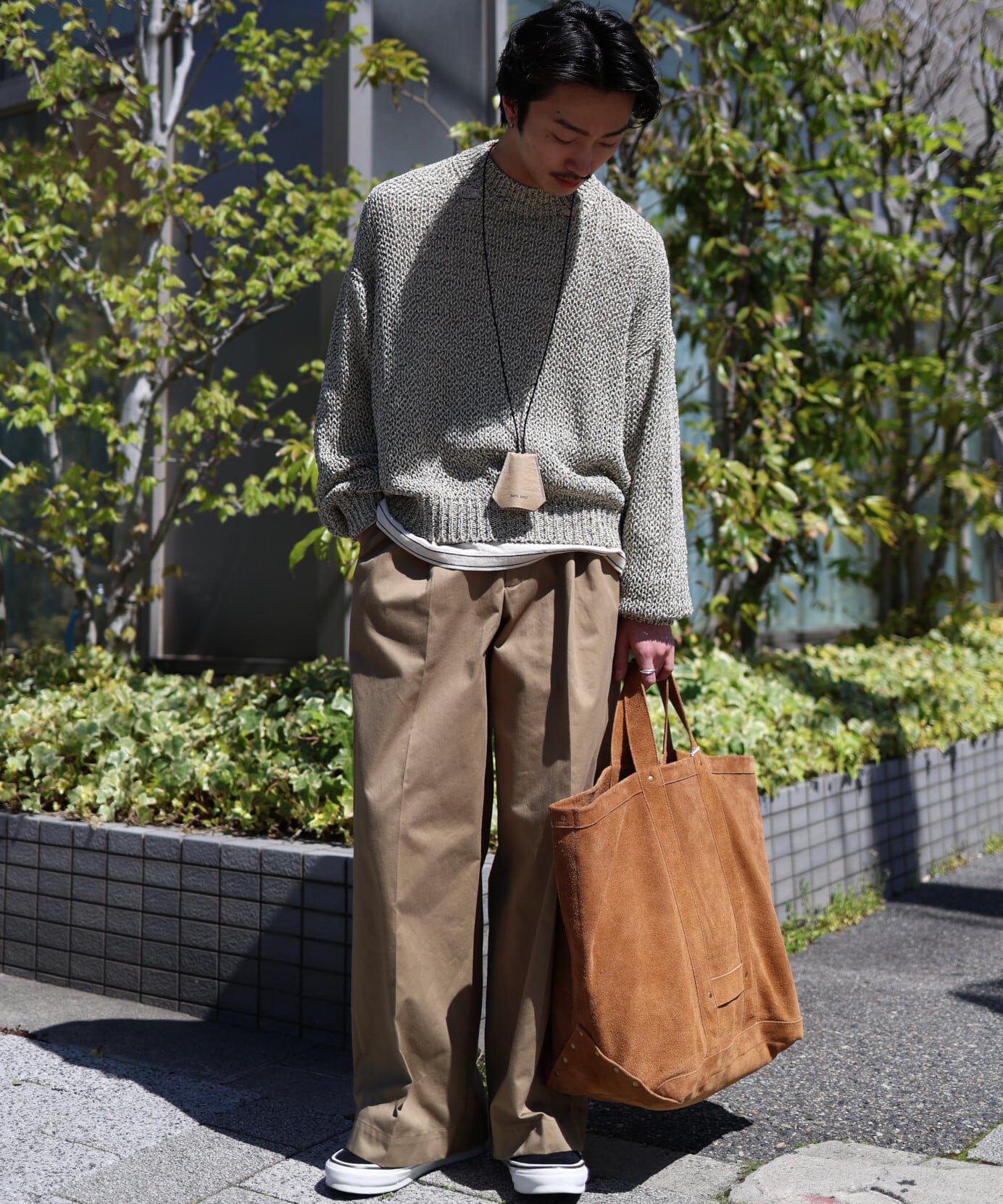 UNIVERSAL PRODUCTS. / 253-60502 2TUCK WIDE CHINO TROUSERS (CAMEL