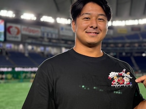 Secret weapon 秘密兵器Tシャツ 黒