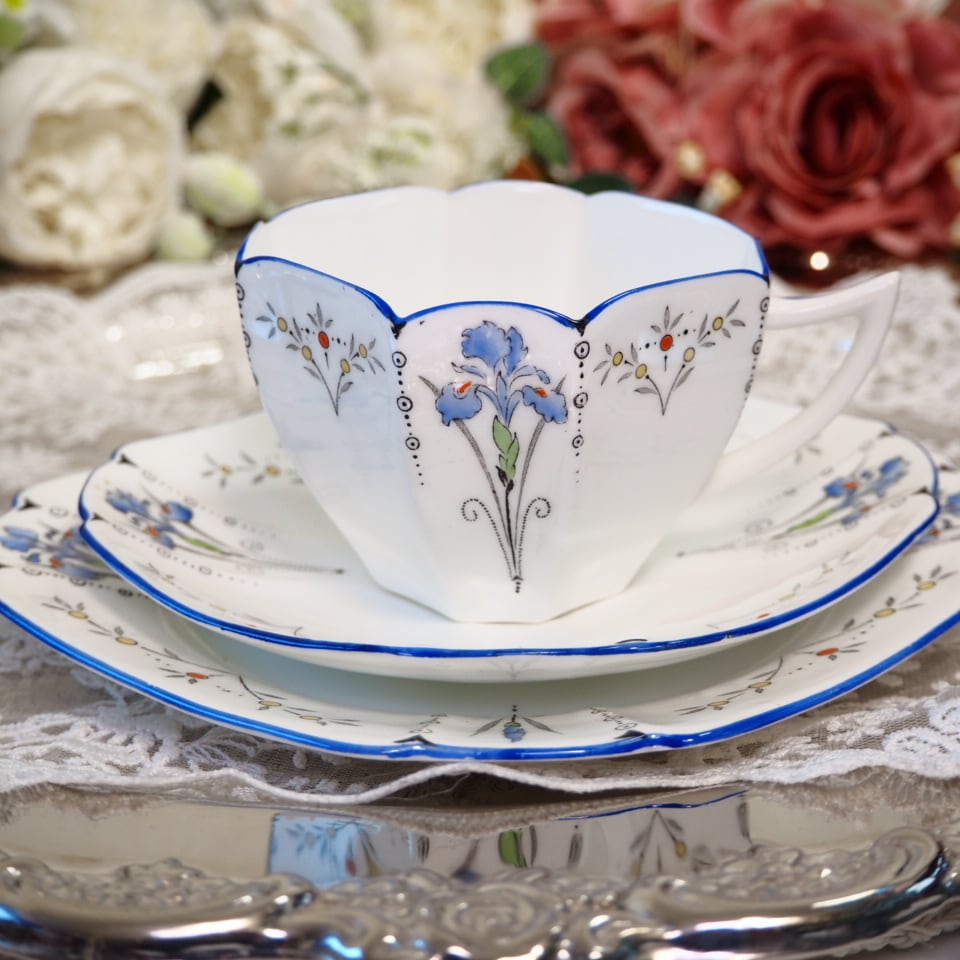 綺麗 シェリーShelley クイーンアン アイリス トリオ カップ＆ソーサー  